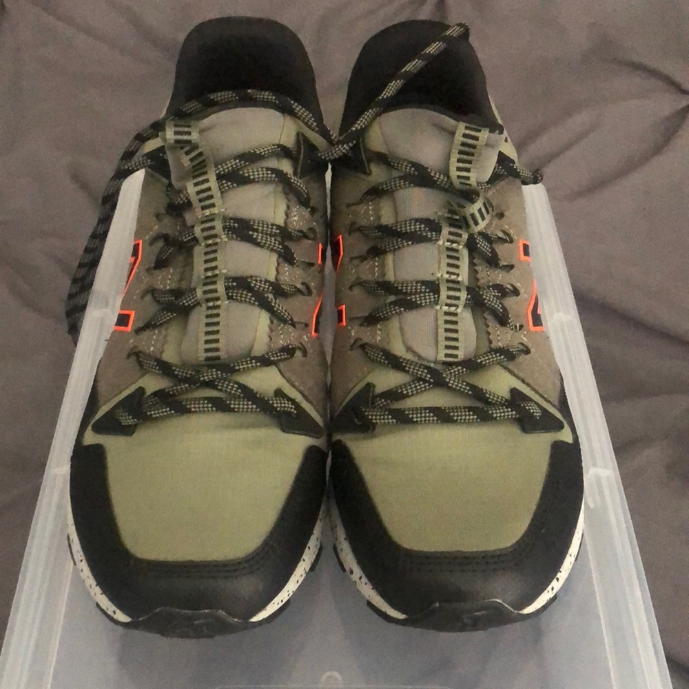 Mens New Balance sneaker with the foam cushion
